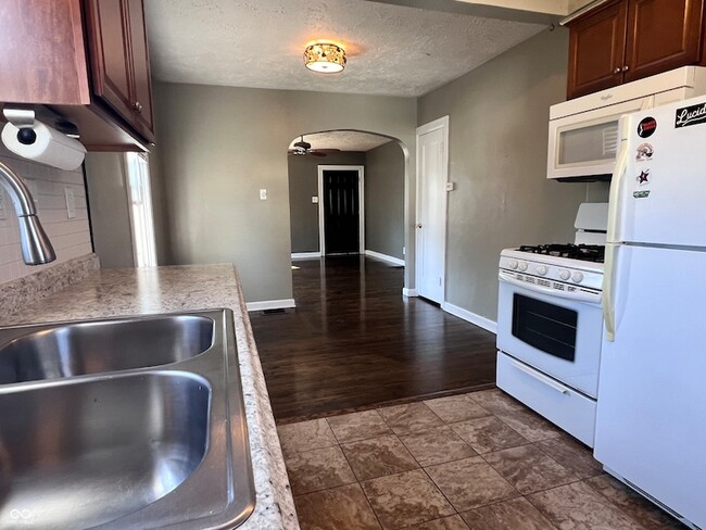 Building Photo - 1524 E 46th St