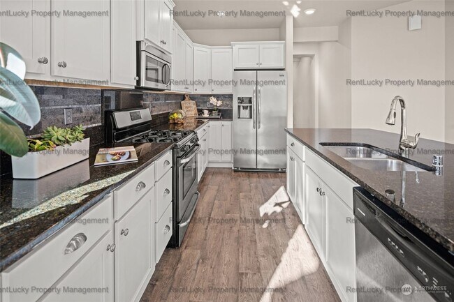 Building Photo - Stunning Like-New Home in Arbor Mist – Pri...