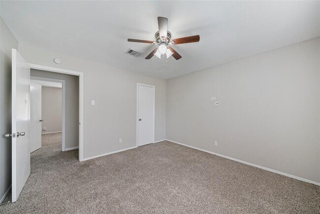 Building Photo - 643 Ames St