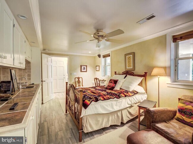 Building Photo - 3808 Cathedral Ave NW