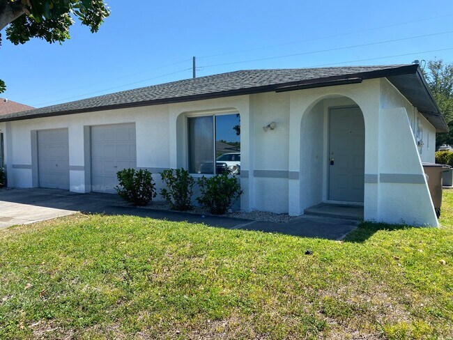 Building Photo - 3223-3225 SW Santa Barbara Pl