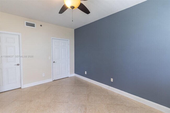 Building Photo - 3255 NE 184th St