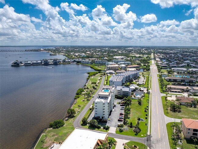 Building Photo - 1500 Park Beach Cir