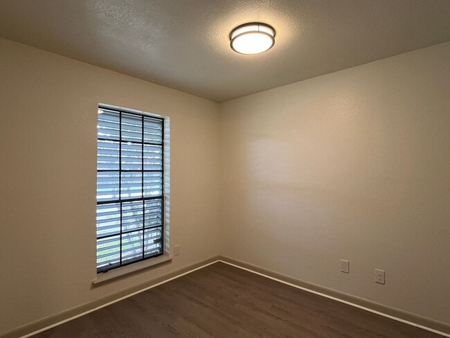 Building Photo - 3 Bedroom 2 Bath Southside!!