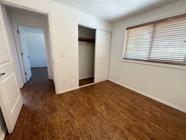 Building Photo - 3 Bedroom 2 Bath Hillsboro Home!