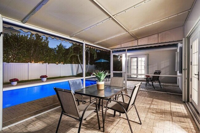 Building Photo - 518 Gardenia Terrace