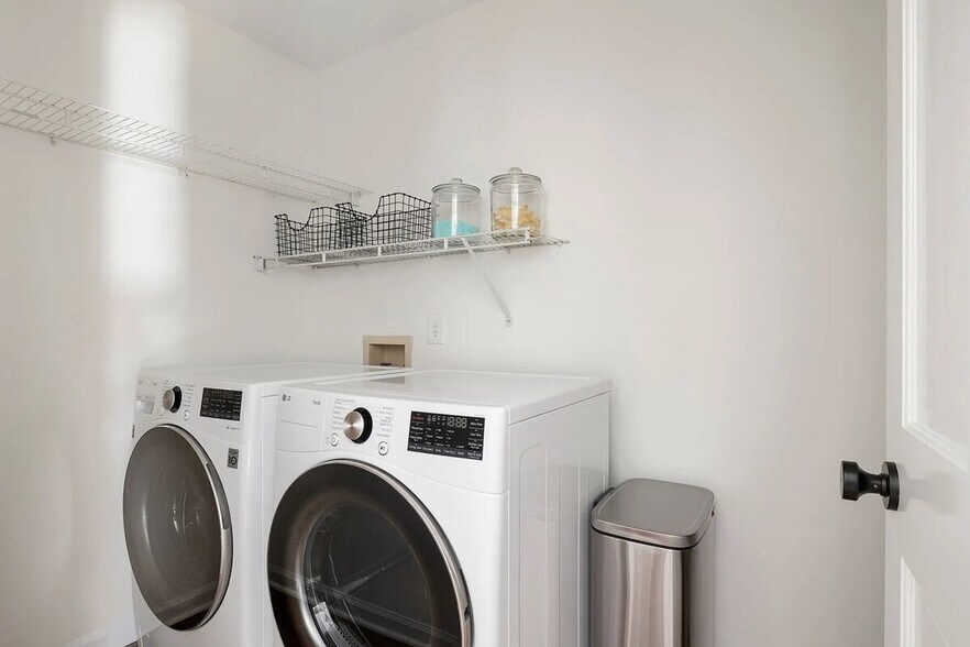 Building Photo - 4 Gateway Walk