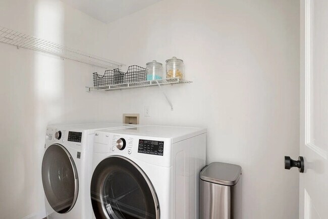 Building Photo - 4 Gateway Walk