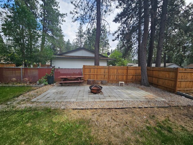Building Photo - Beautifully Home in the Valley