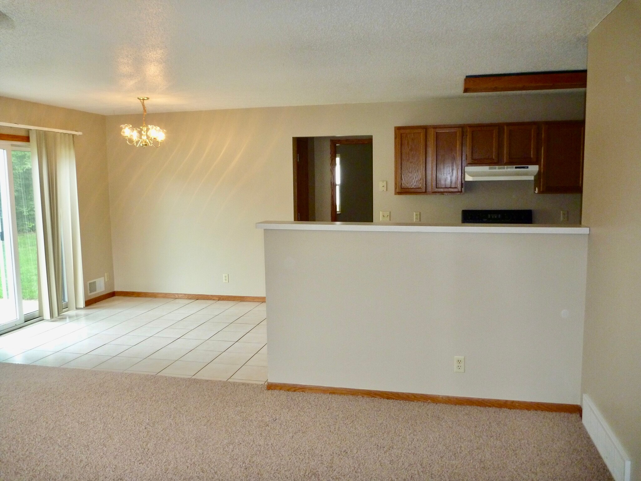 Building Photo - 2216 Melanie Ln