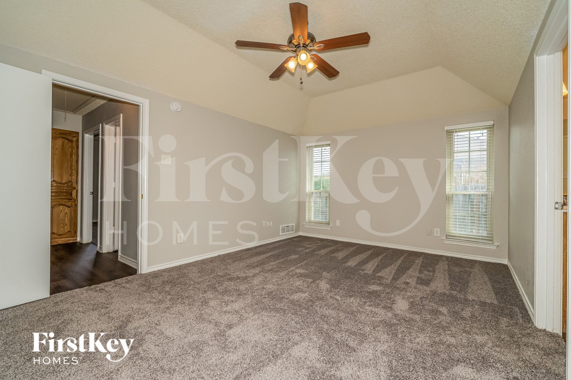 Building Photo - 700 Robin Meadow Dr