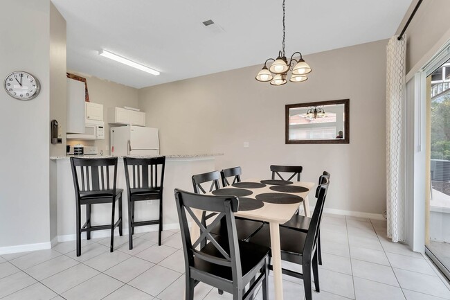 Building Photo - Gorgeous 4-Bedroom, 4-Bathroom Home in Kis...