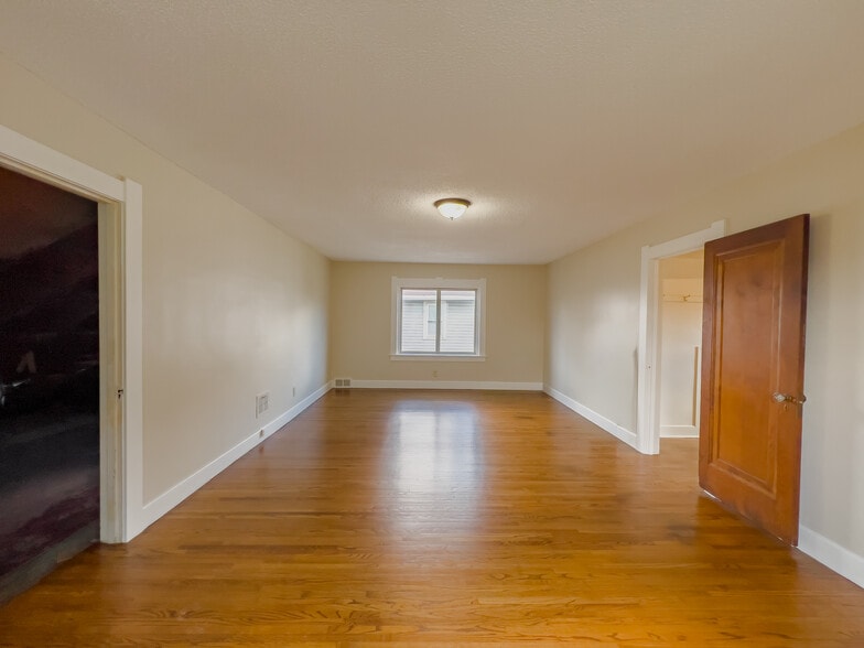 Building Photo - 464 Shasta Dr