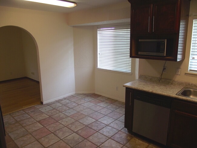 Building Photo - Northeast El Paso 3 Bed Refrig A/C w/Mount...