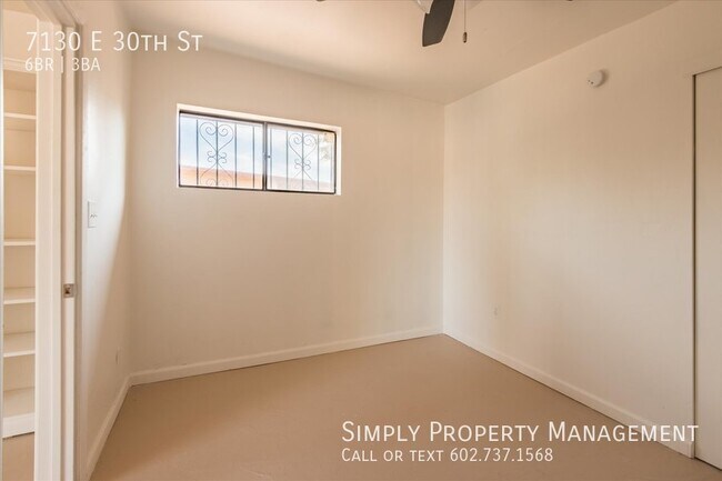 Building Photo - 4 bedroom 2 bath main house with a 2 bed 1...