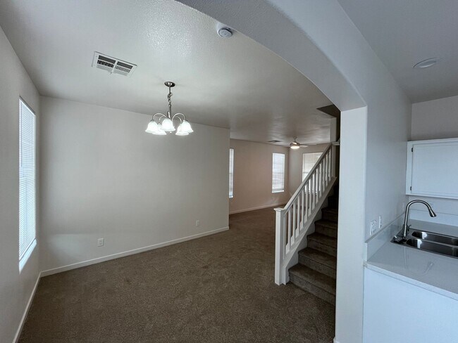 Building Photo - Beautiful home ready for rent