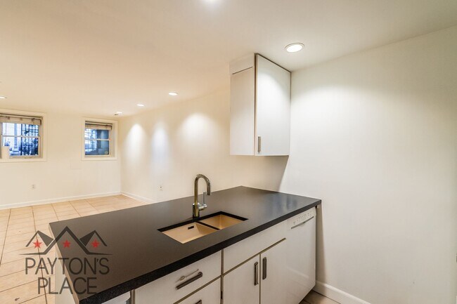 Building Photo - Renovated English Basement in U St area