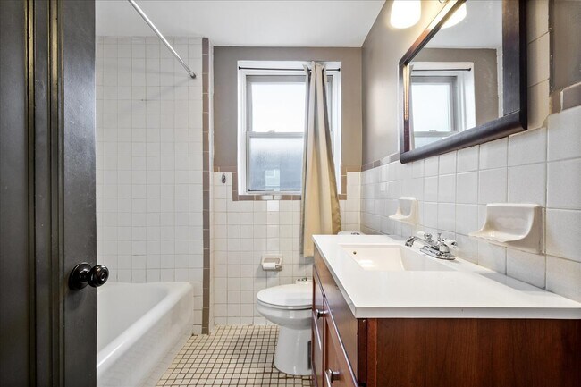 Building Photo - 1414 Dobson St