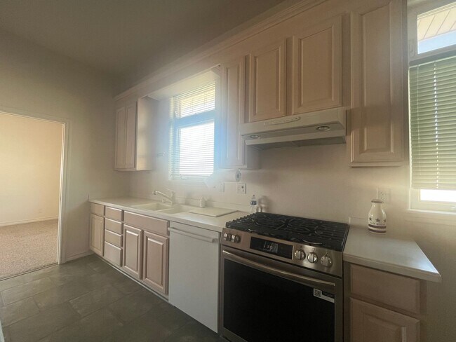 Building Photo - 3 bedroom 2.5 bath in the Mariana Ranchos !!