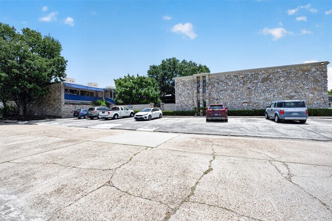 Building Photo - 3271 Sul Ross St