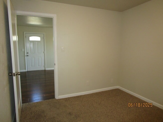 Building Photo - 4177 W Muller Rd