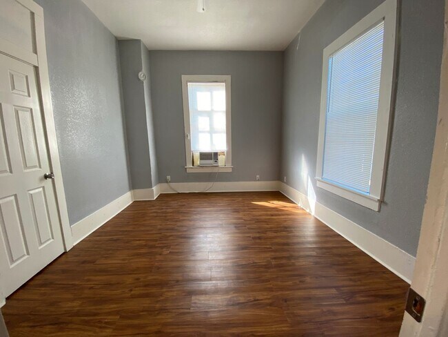 Building Photo - 3114 Avenue M 1/2