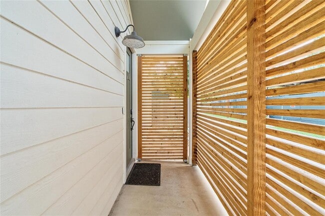 Building Photo - 1806 Garden St