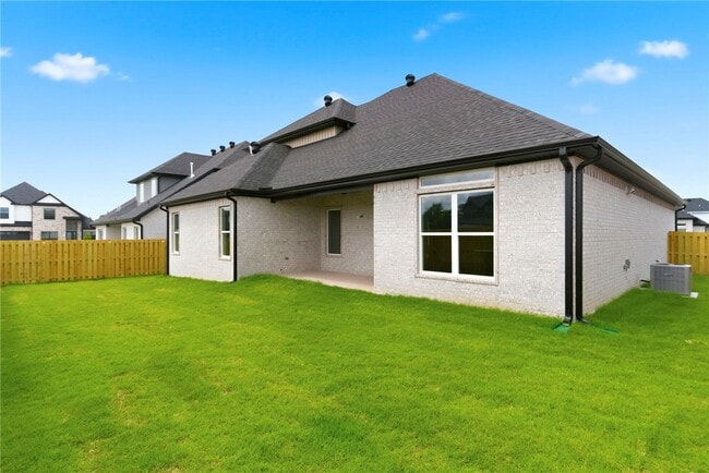 Building Photo - 421 Hedge Dr