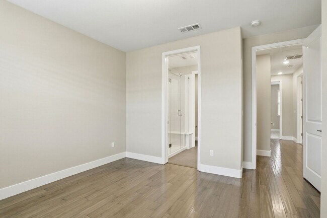 Building Photo - 621 Cinnamon Cir