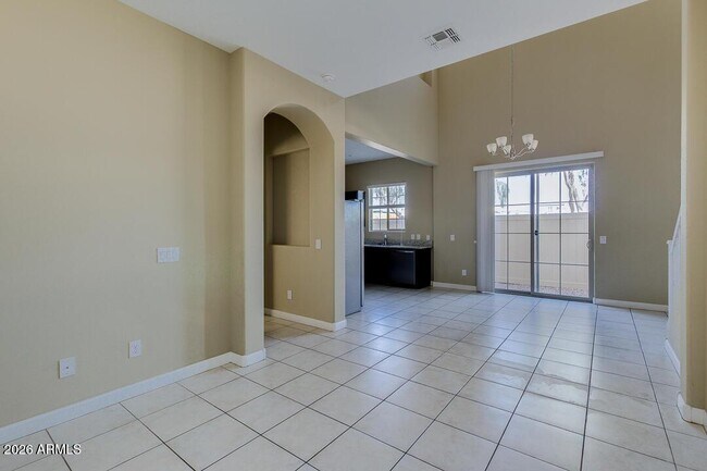 Building Photo - 1367 S Country Club Dr