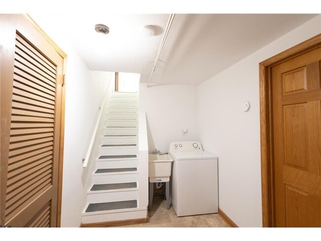 Building Photo - 6412 Xenium Ln N