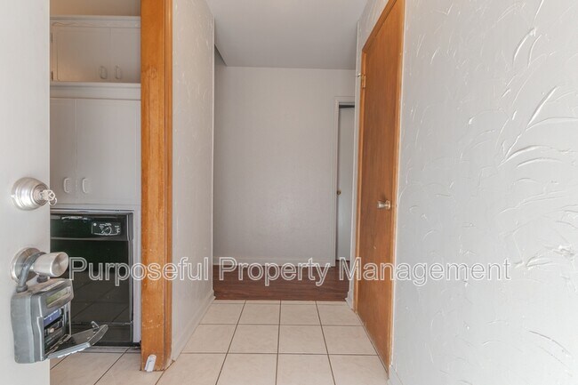 Building Photo - 2633 SW 68th St