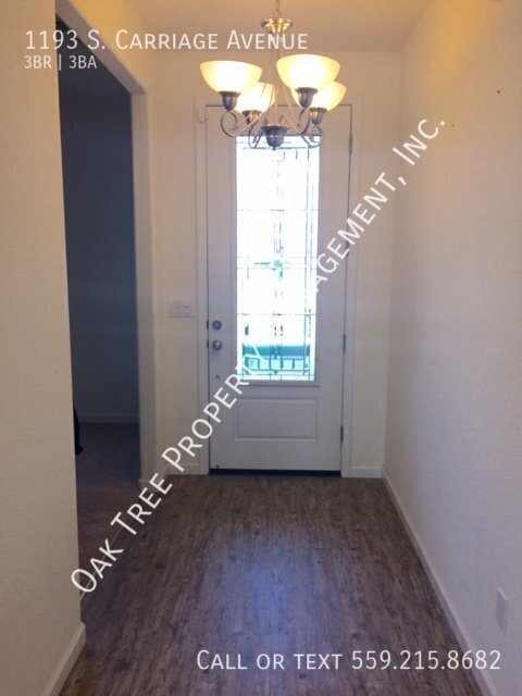 Building Photo - 1193 S Carriage Ave