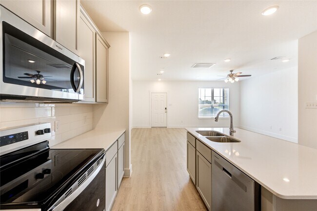 Building Photo - 11910 De Carvalho Ln