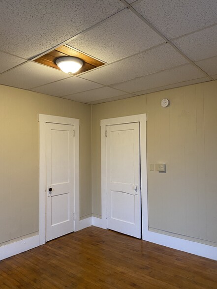 Building Photo - 581 Rockingham St