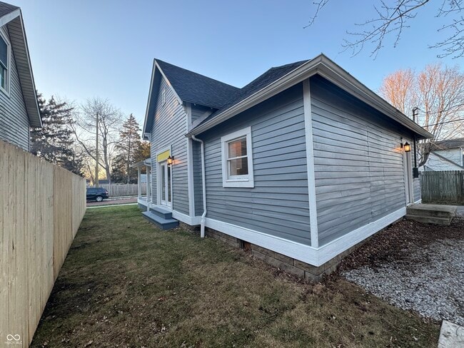 Building Photo - 449 Yandes St