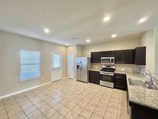 Building Photo - 1521 Maier Dr