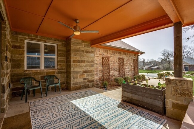 Building Photo - 409 W Johnson St