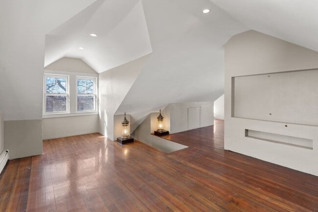 Building Photo - 194 Palfrey St