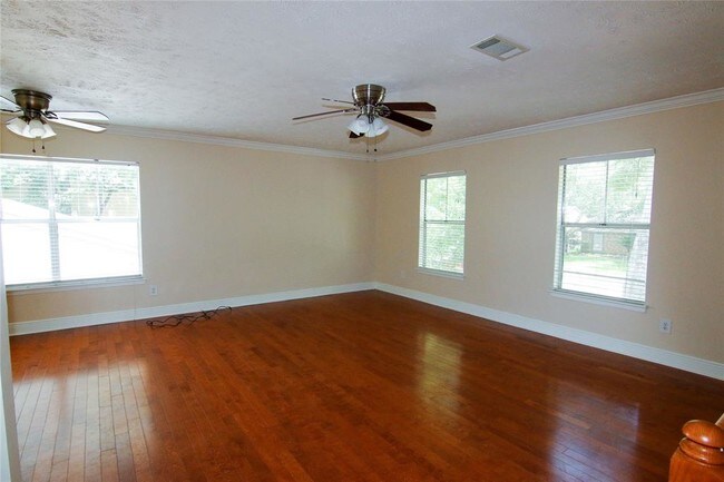 Building Photo - 3202 Birch Creek Dr