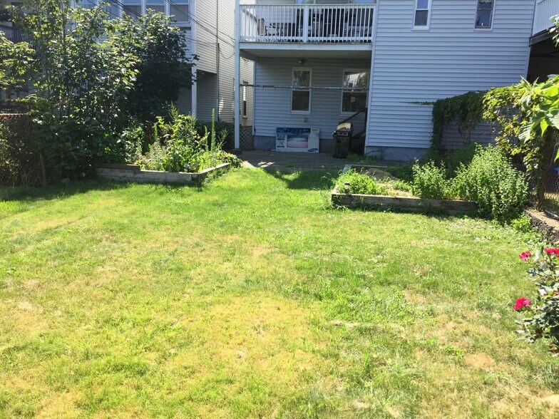 Building Photo - 180 L St