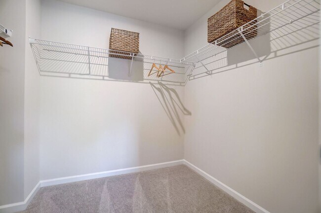 Building Photo - 4 Bedroom townhouse in Davidson