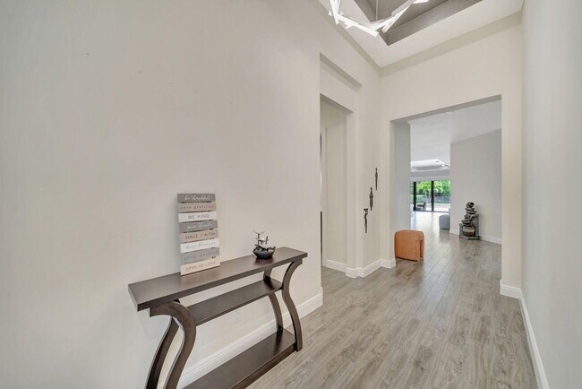 Building Photo - 8720 E Baypoint Cir