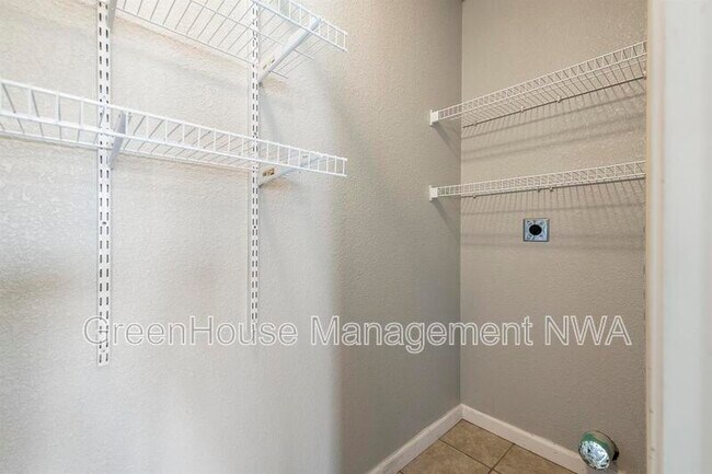 Building Photo - 520 Dewberry Ln