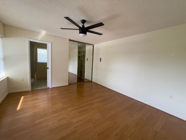 Building Photo - 27 Clinton Ct