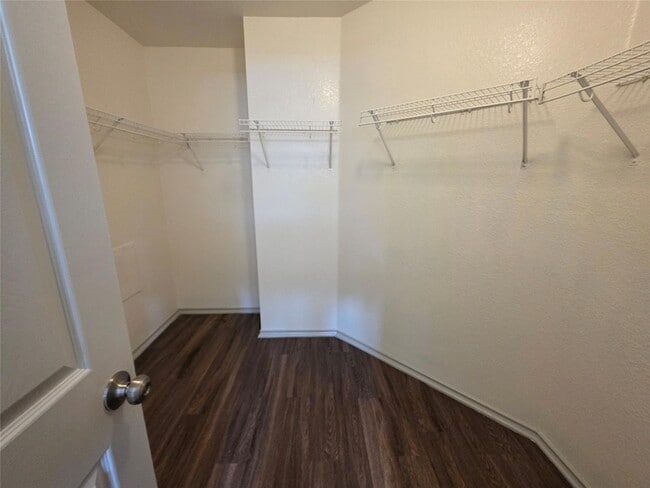 Building Photo - 319 Riverwalk Dr