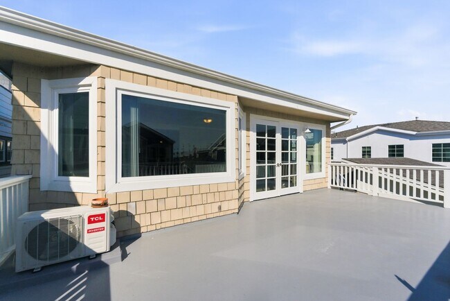 Building Photo - 403 38th St