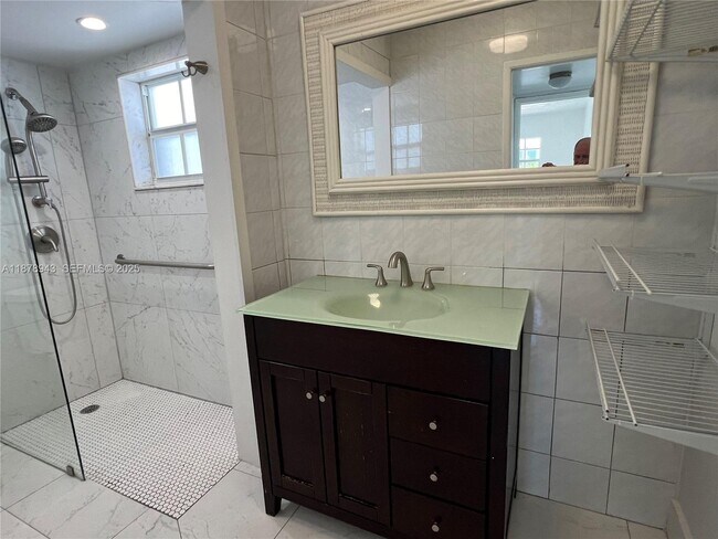 Building Photo - 325 Ocean Dr