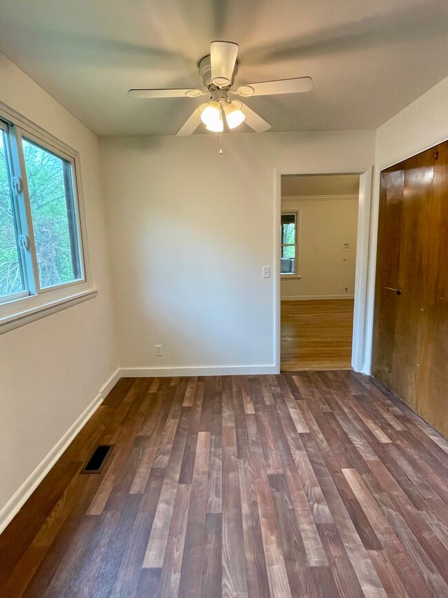 Building Photo - 6808 River Ridge Dr