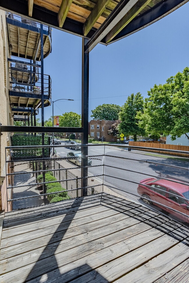 Building Photo - 3100 W Addison St